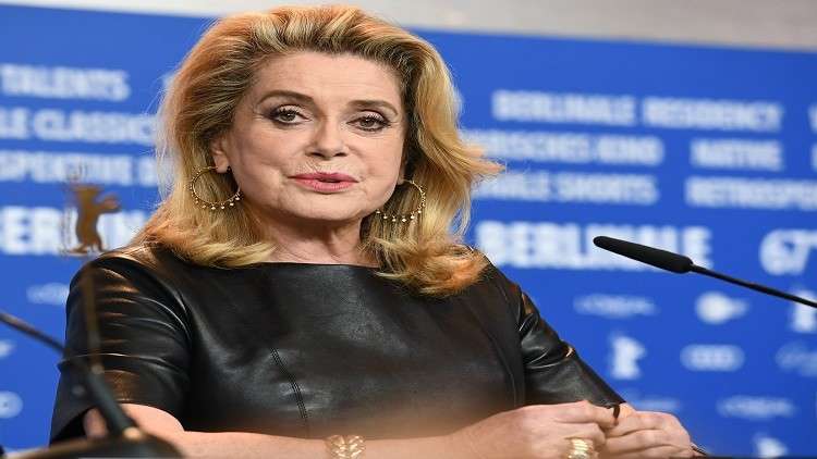 كاثرين دينوف و99 فرنسية يدافعن عن حق الرجال في التحرش