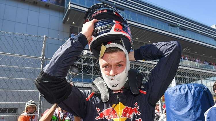 فيراري يضم السائق الروسي كفيات