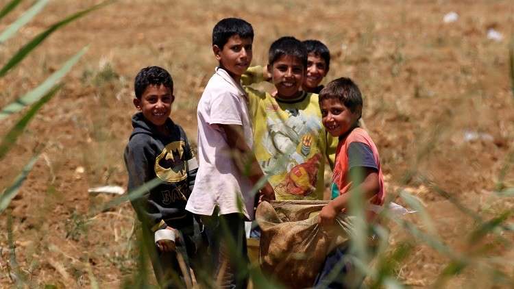 لاجئ سوري بلبنان يضرم النار في نفسه