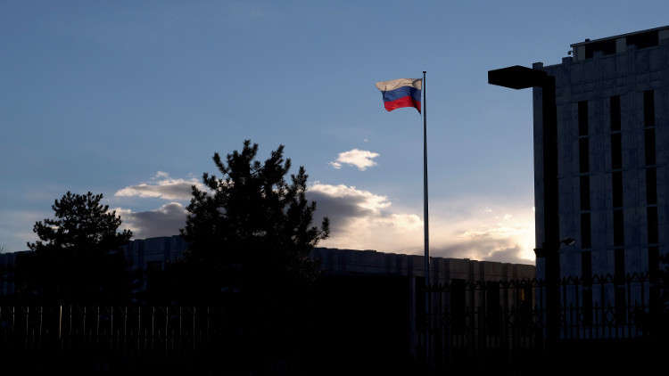 السفارة الروسية: واشنطن تضغط على الصحفيين للتعاون مع الأجهزة الأمنية