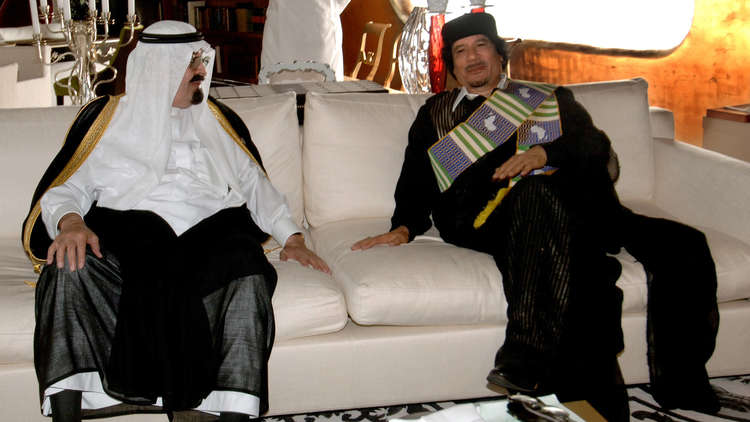 دبلوماسي ليبي سابق يكشف عن مضمون آخر رسالة وجهها القذافي إلى السعودية!