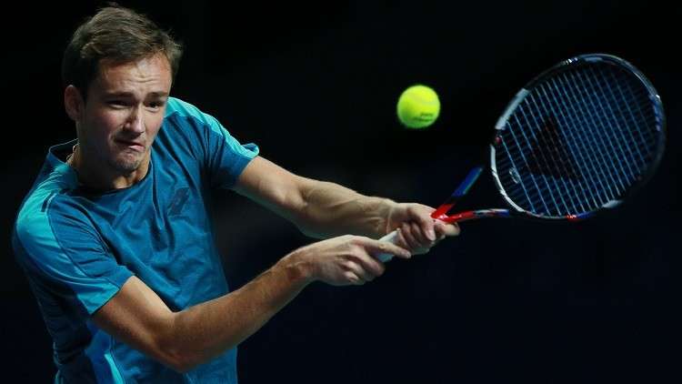 مدفيديف يحجز مكانا في نصف نهائي سيدني