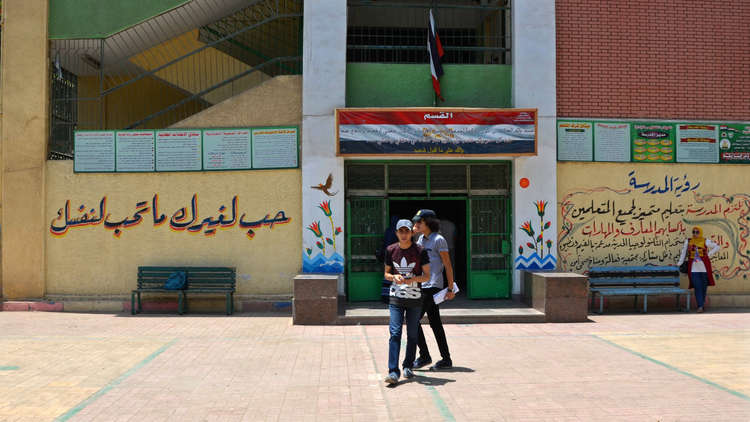 مصر.. طلاب يستخدمون القنابل للغش في الامتحانات