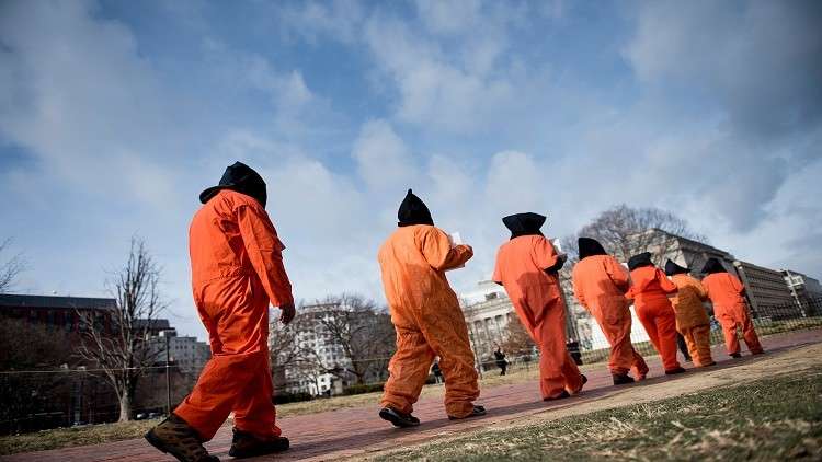 معتقلون في غوانتانامو يقاضون ترامب!