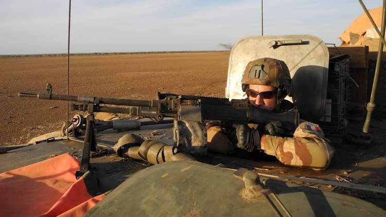 إصابة 3 جنود فرنسيين في هجوم انتحاري شرقي مالي