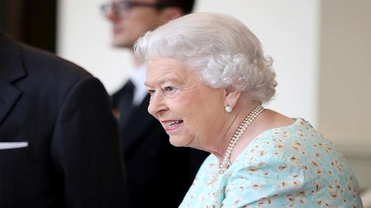 معاقبة مورد الملابس الداخلية للبلاط البريطاني لنشره قياسات الملكة