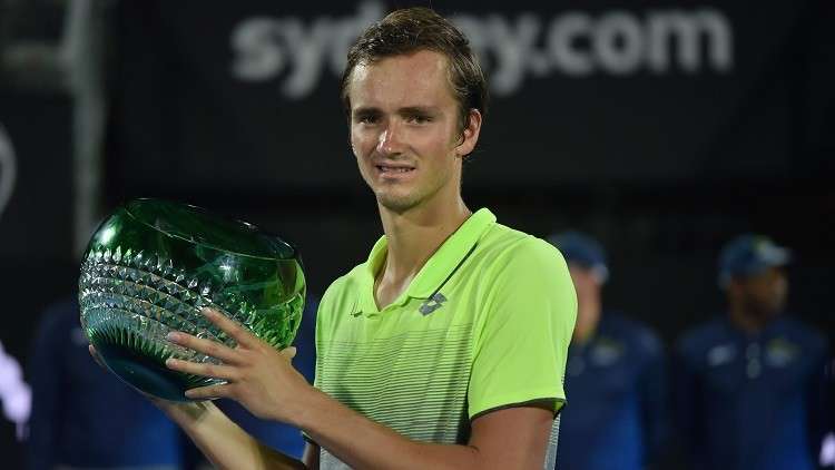 مدفيديف يتوج بلقب بطولة سيدني