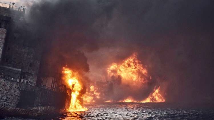 إيران تعلن مصرع كامل طاقم ناقلة النفط المنكوبة في بحر الصين الشرقي