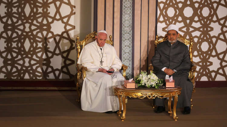 بابا الفاتيكان يصلي من أجل شيخ الأزهر 