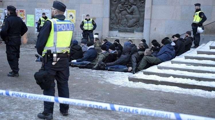 ماذا يحصل في السويد؟ هستيريا حرب ومنشورات للمواطنين!