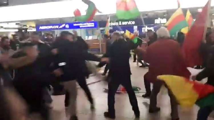 شجار عنيف بين أكراد وأتراك في مطار ألماني بسبب عفرين