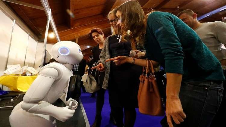 غباء الروبوت "فابيو" يتسبب بطرده من العمل