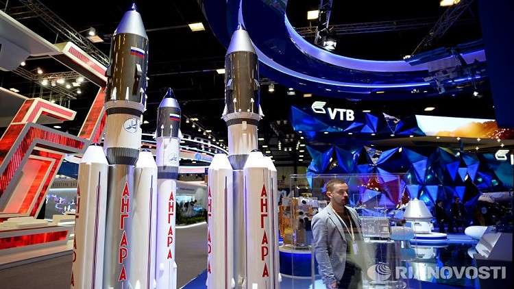 روسيا تطلق صاروخا فائق الثقل إلى القمر