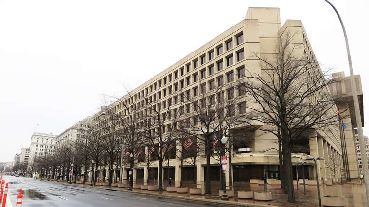 عاشقان يخربان علاقات واشنطن مع موسكو