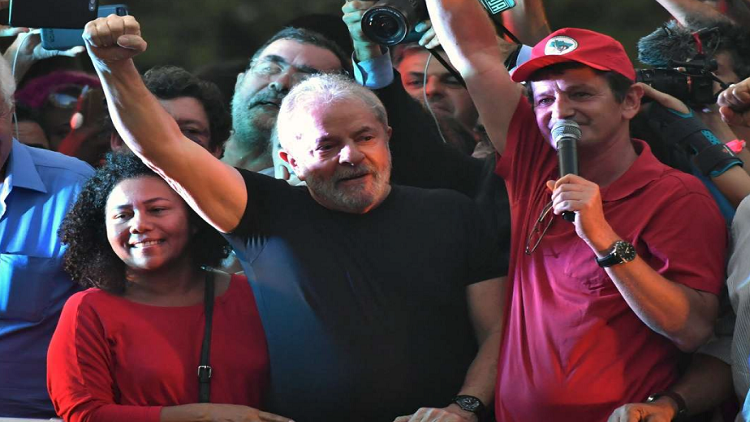 القضاء البرازيلي يمنع الرئيس الأسبق لولا دا سيلفا من مغادرة البلاد 