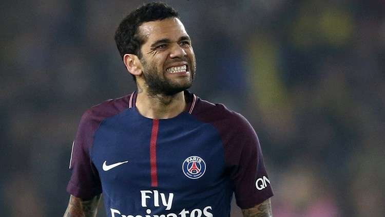 إيقاف البرازيلي ألفيش 3 مباريات 