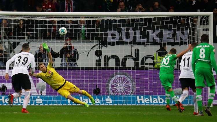 بالفيديو.. آينتراخت يهزم بوروسيا مونشنغلادباخ