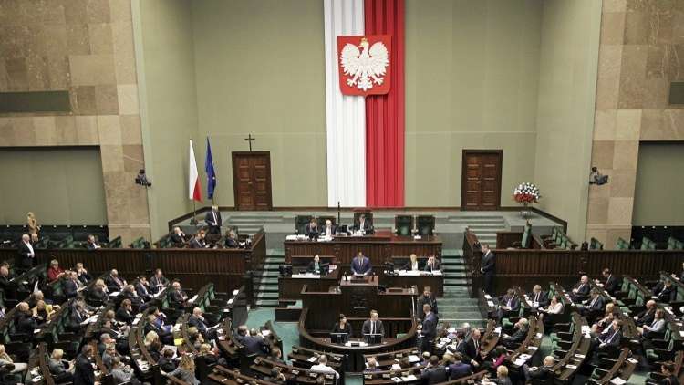 الشيوخ البولندي يقر قانونا بشأن 