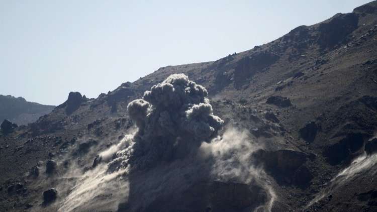 الحوثيون يعلنون إطلاق صاروخ باليستي على معسكر لقوات هادي