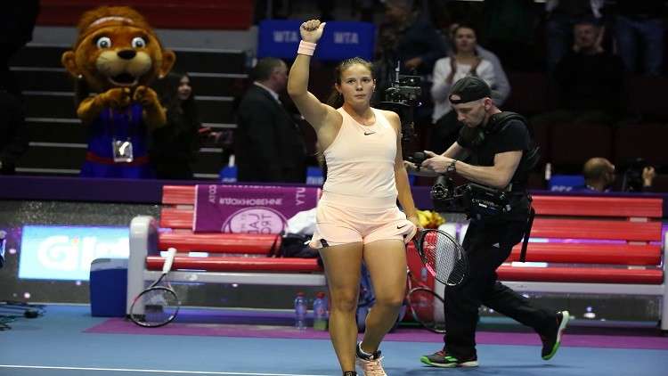 الروسية كاساتكينا تفجر مفاجأة بإقصائها فوزنياكي من بطولة بطرسبورغ