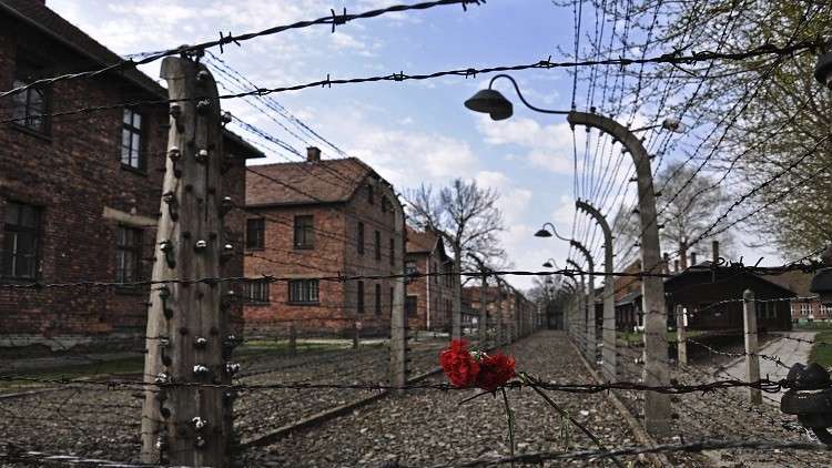 تزايد الضغوط على بولندا للتراجع عن قانون المحرقة