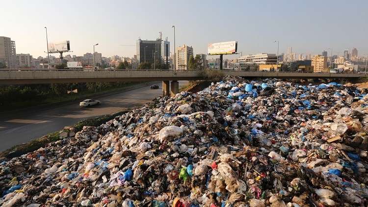 أكوام النفايات تؤرق اللبنانيين
