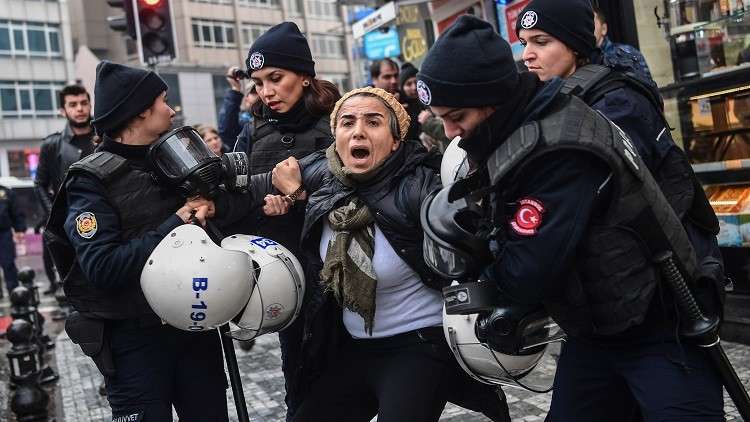 تركيا تعتقل نحو 600 من معارضي عملية 