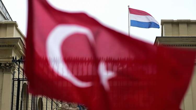 هولندا تسحب سفيرها من تركيا