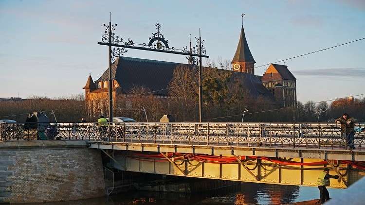 كالينينغراد تخلد اسم طيار "سو-25" الذي قضى مؤخرا في إدلب