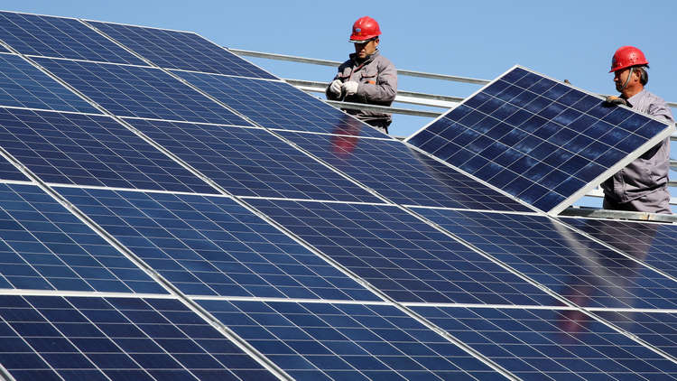 السعودية ترسي أول مشاريعها للطاقة الشمسية