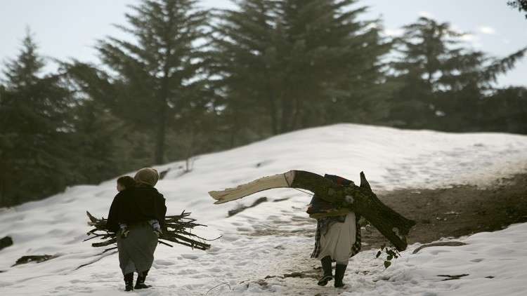 كثافة الثلوج تشل حركة التنقل داخل المغرب (صور)