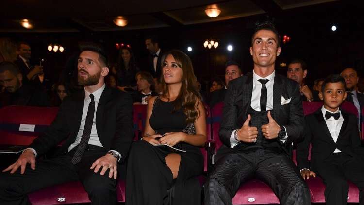 شاهد.. ميسي يطلق اسم غريمه التقليدي على مولوده الثالث