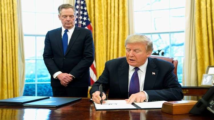 ترامب يوقع قانون التمويل الحكومي