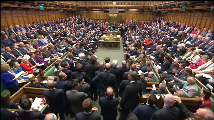 البرلمان البريطاني يحث الحكومة على اتخاذ تدابير لمنع نشوب نزاعات جديدة في الشرق الأوسط