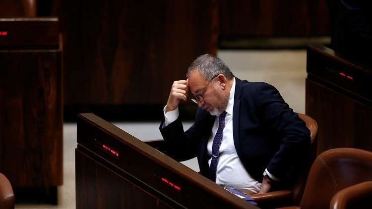 ليبرمان يهدد من الحدود مع سوريا: سنرد على أي استفزاز دون قيود