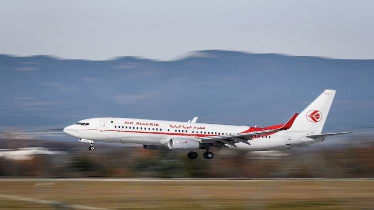 طائرة جزائرية تقلع من فرنسا تاركة عجلتها خلفها!