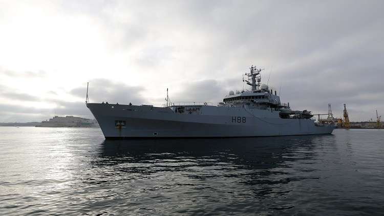 اقتراب خطير لسفينتين حربيتين بريطانية وروسية في البحر الأسود 
