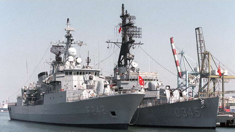 السفن الحربية التركية تعطل استثمار الغاز في المتوسط
