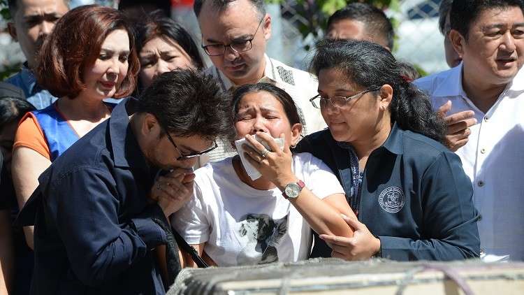 وصول جثمان عاملة فلبينية قتلت في الكويت إلى مانيلا