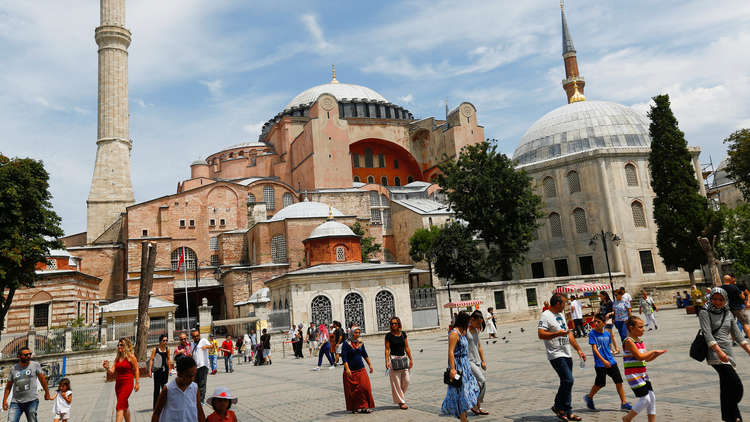 الروس يتصدرون سياح تركيا العام الماضي