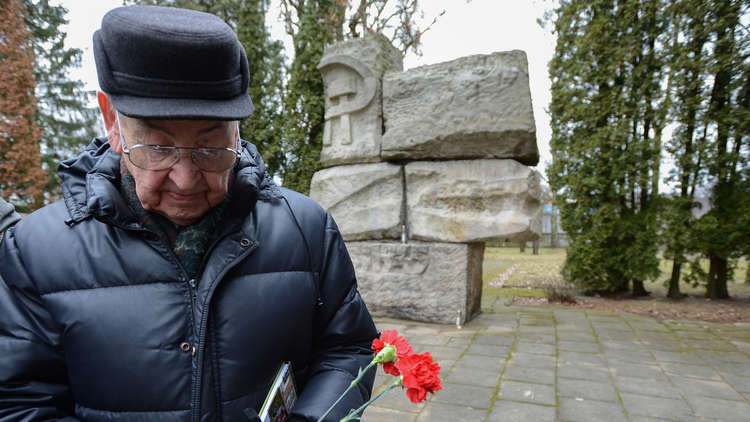 تكريم ذكرى بطل الاتحاد السوفيتي بيوتر ديرنوف في بولندا