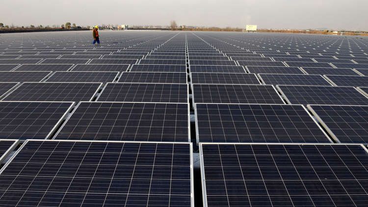 مصر تشغّل أولى محطات الكهرباء بالطاقة الشمسية