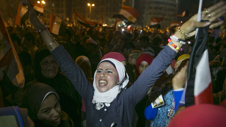 شاهد.. فتيات يطالبن بالمشاركة في الحرب مع الجيش المصري