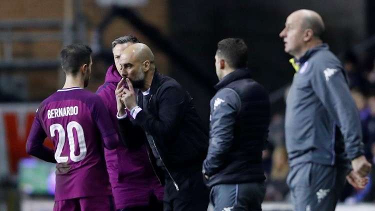 فيديو.. غوارديولا يتلقى صفعة قوية!