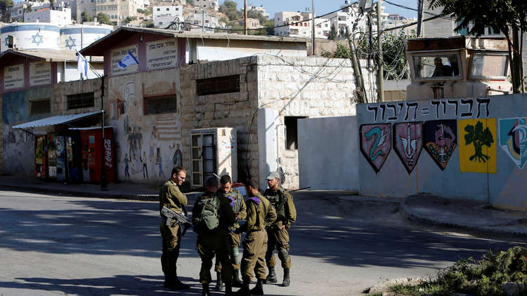 "كرفان استيطاني" وسط الخليل!