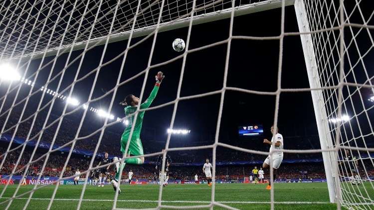 فيديو.. دي خيا ينقذ الشياطين الحمر من كمين الأندلسيين