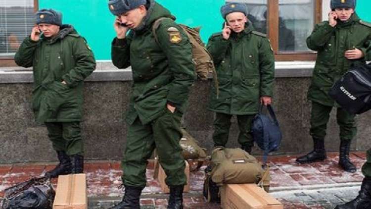 كبار الضباط الروس يزودون بهواتف خليوية بألفي دولار