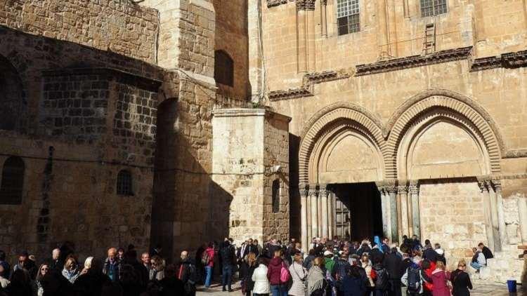 كنيسة القيامة تغلق أبوابها لأول مرة منذ مئات السنين احتجاجا على الإجراءات الإسرائيلية 