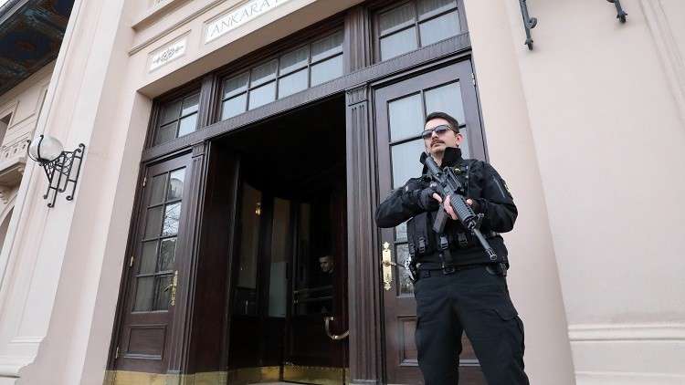 اتهام اثنين من العسكريين اليونانيين بالتجسس في تركيا