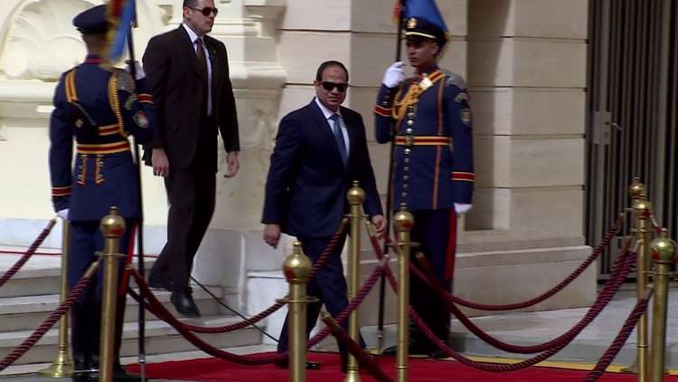 السيسي يحذر من الإساءة للجيش والشرطة